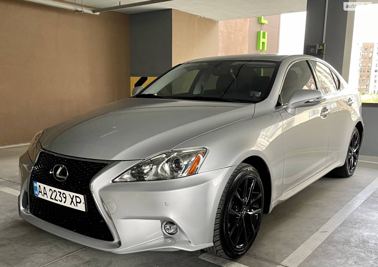 Lexus IS 2011