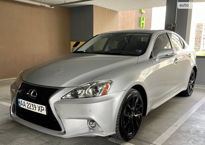 Lexus IS 2011