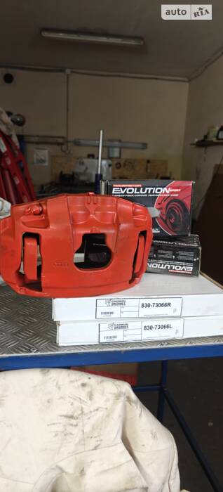 Заміна кастомних колодок та гальмівних дисків 