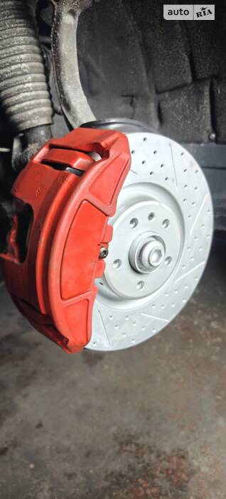 Заміна кастомних колодок та гальмівних дисків 