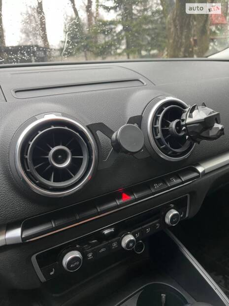 Тримач для телефону