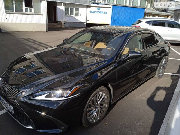 Lexus ES 2019