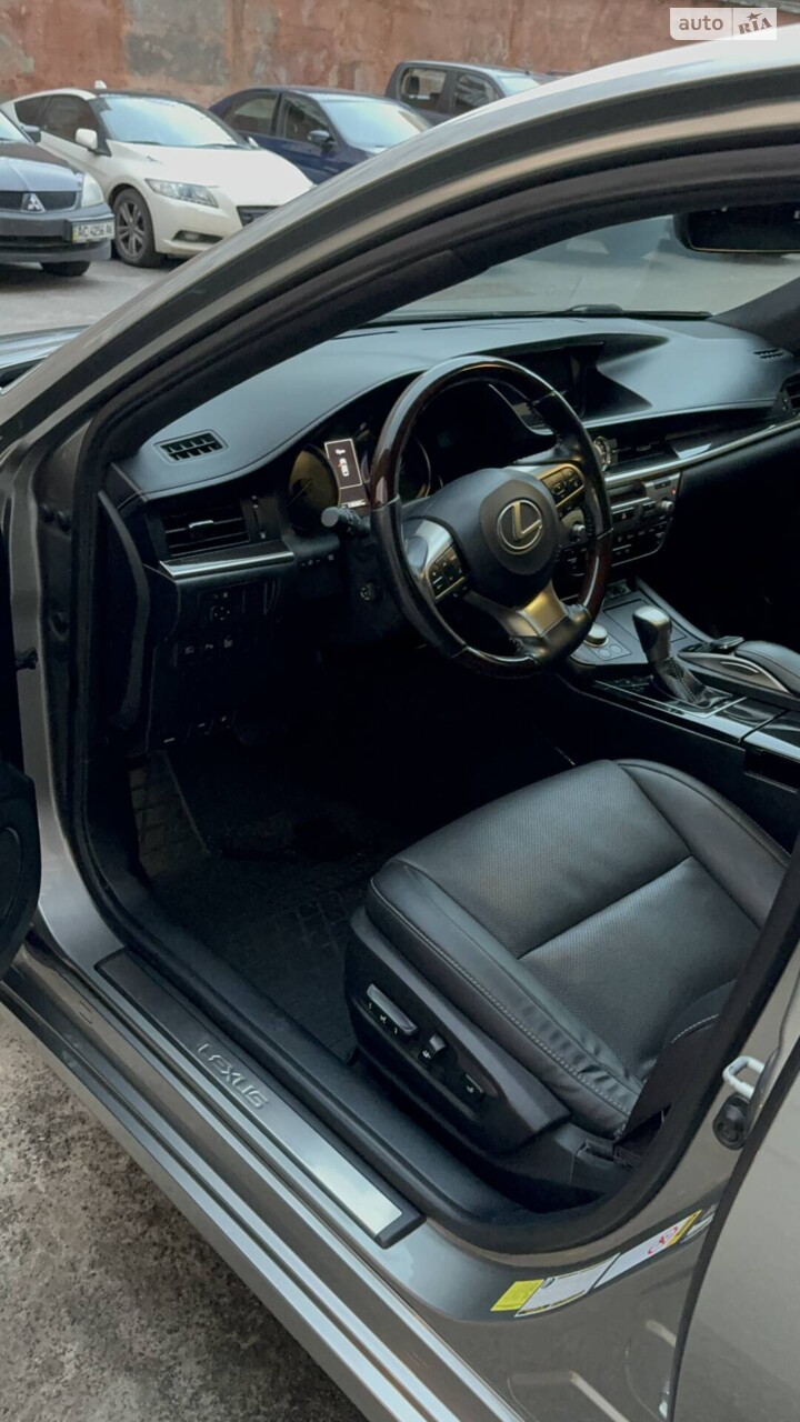 Lexus ES 2018