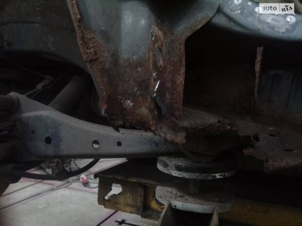 Хронологія ч.3, Перше відвідування кузовного ремонту, інтимне знайомство з цим Ржавою Японією :)