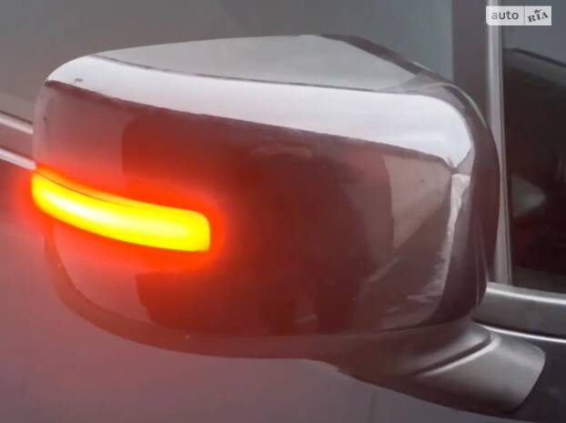 Замінив штатні повторювачі поворотів у дзеркалах