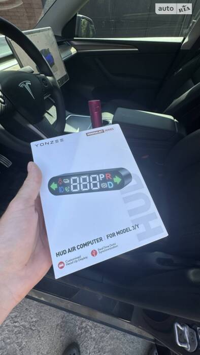 Спідометр на мінімалках для Tesla Model Y