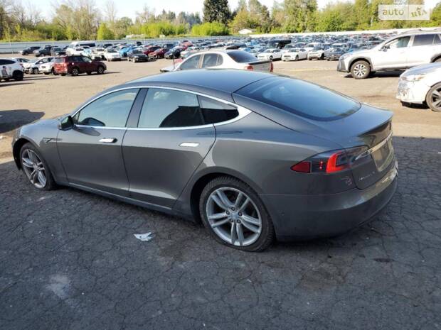 Tesla Model S 2015
