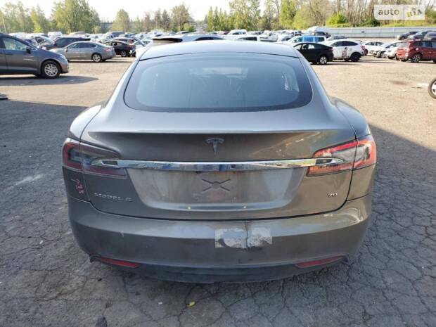 Tesla Model S 2015