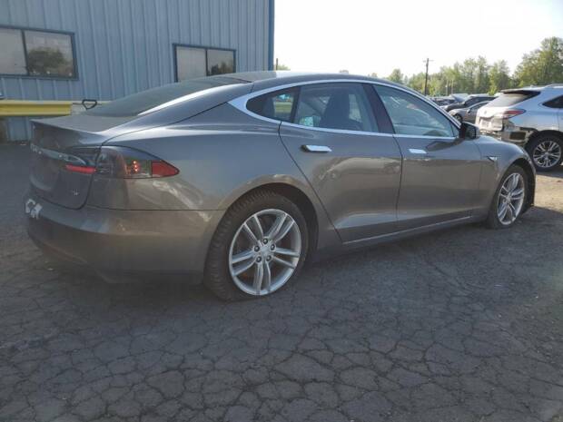 Tesla Model S 2015