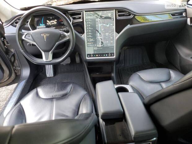 Tesla Model S 2015