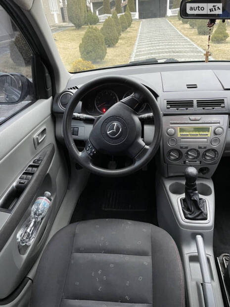 Mazda 2 2003