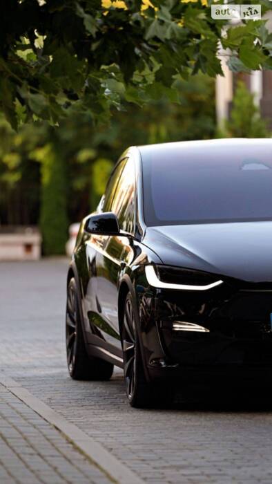 Tesla Model X 2022