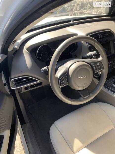Jaguar XE 2017