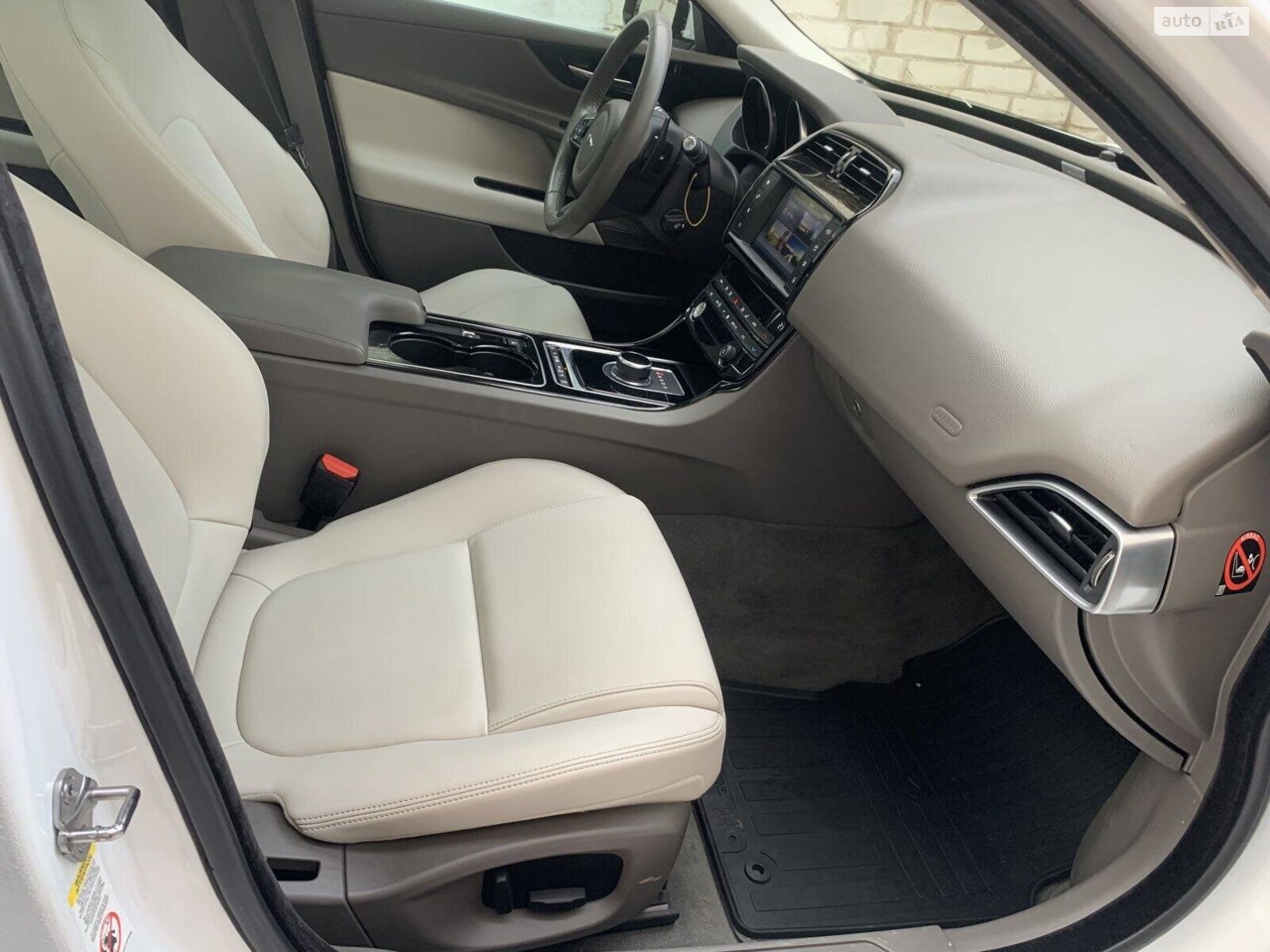 Jaguar XE 2017