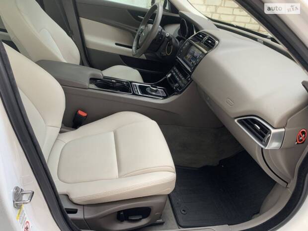 Jaguar XE 2017