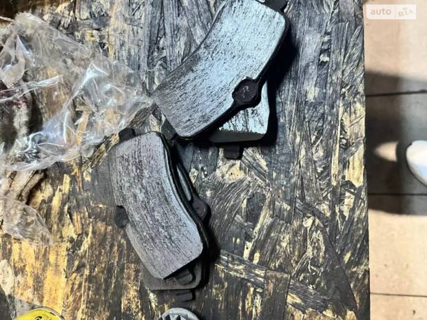 Історія. Частина 9. Заміна колодок і клинивший супорт.