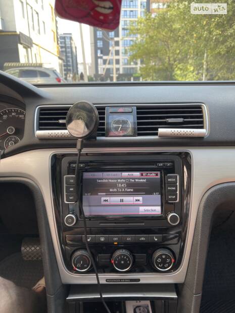 Заміна штатної мультимедіа на VW Passat NMS