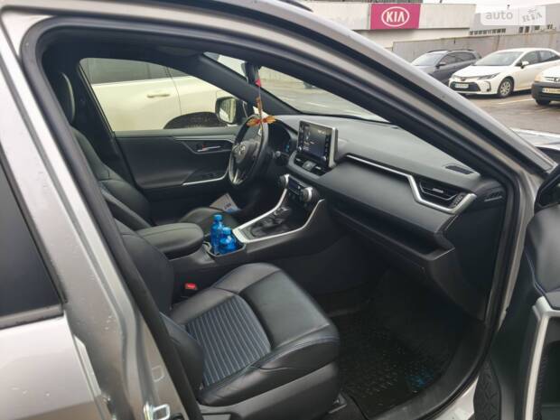 Toyota RAV4 Hybrid 2019 • Style FWD • Офіційний, 1 власник, 82 тис. км