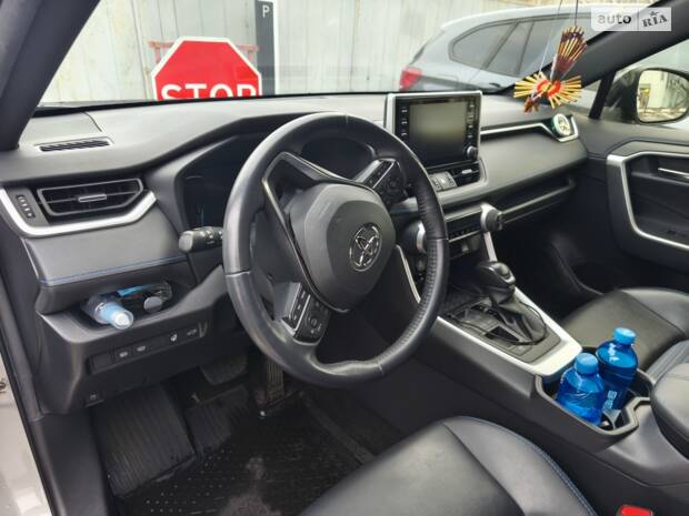 Toyota RAV4 Hybrid 2019 • Style FWD • Офіційний, 1 власник, 82 тис. км
