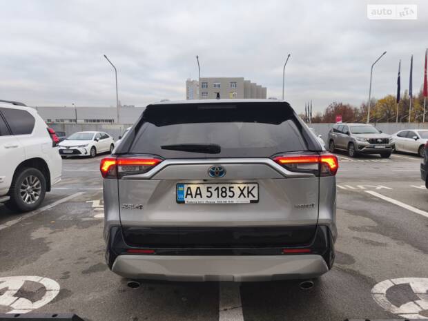 Toyota RAV4 Hybrid 2019 • Style FWD • Офіційний, 1 власник, 82 тис. км