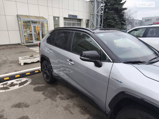 Toyota RAV4 Hybrid 2019 • Style FWD • Офіційний, 1 власник, 82 тис. км