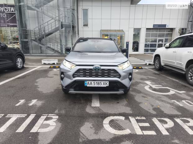 Toyota RAV4 Hybrid 2019 • Style FWD • Офіційний, 1 власник, 82 тис. км