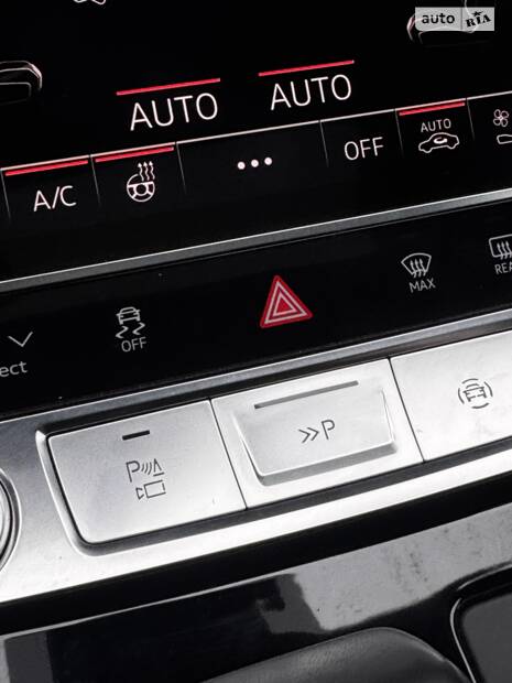 IPA. Інтелектуальний парковочний асистент - ти вартий окремого посту Audi Q8