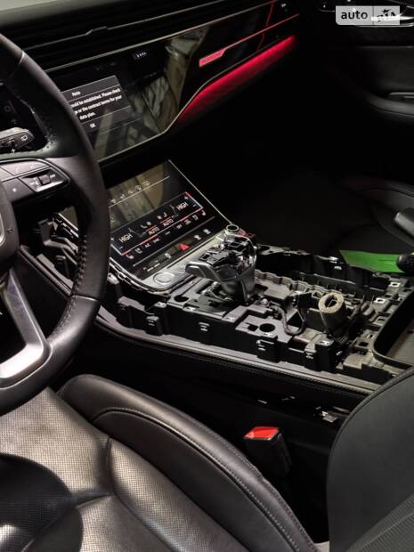 IPA. Інтелектуальний парковочний асистент - ти вартий окремого посту Audi Q8