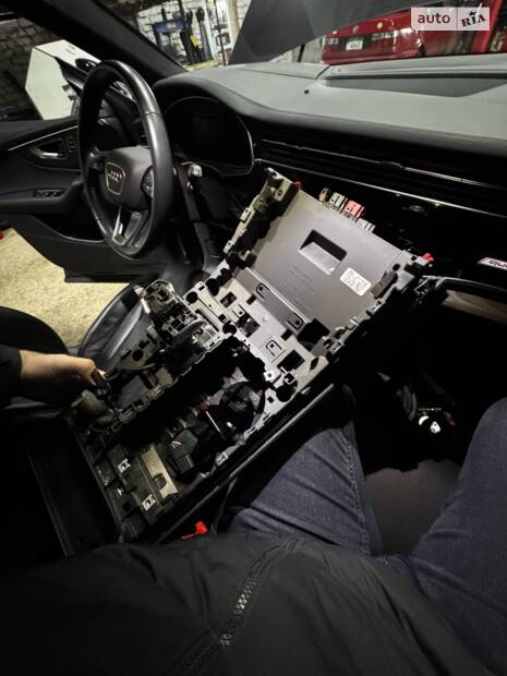 IPA. Інтелектуальний парковочний асистент - ти вартий окремого посту Audi Q8