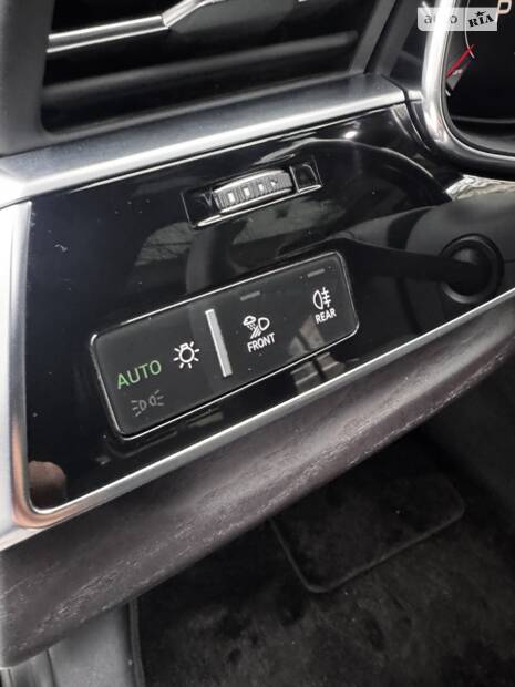 Кнопка задніх протитуманних фар Audi Q8