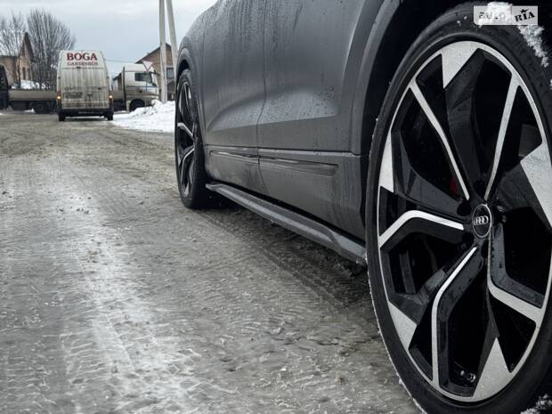 Спортивні пружини H&R на Audi Q8