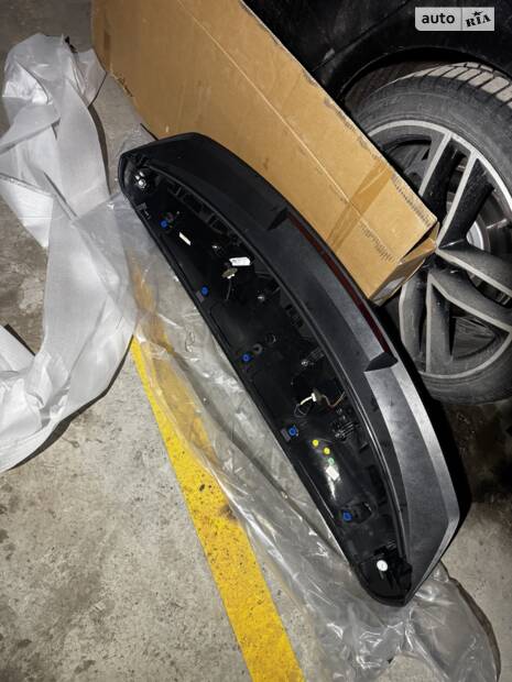 Задній спойлер в стилі RS Q8