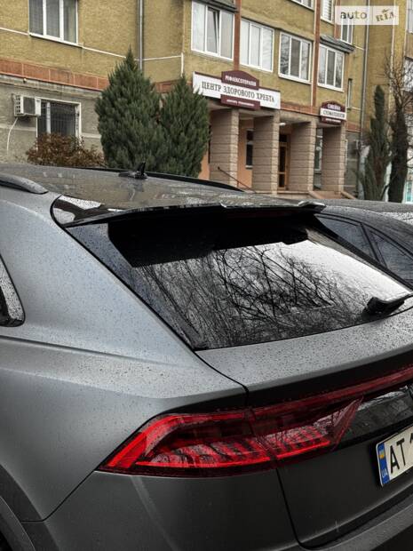 Задній спойлер в стилі RS Q8