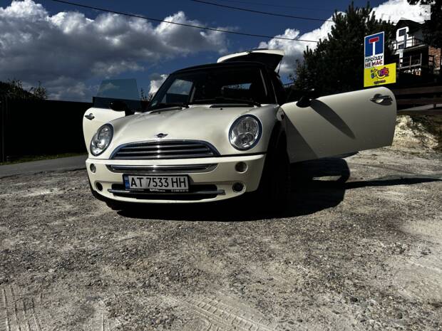 Mini Cooper R50 2004 – економний та стильний міський автомобіль