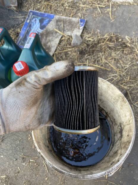 Замінив масло