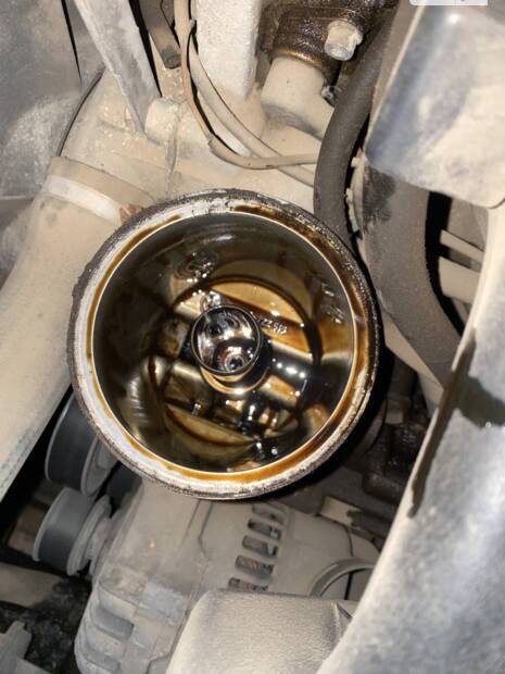 Замінив масло