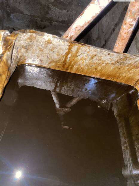 Замінив масло