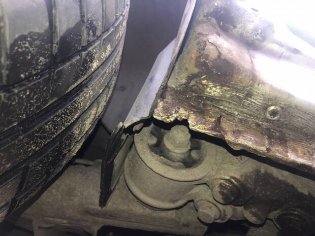 Сліди корозії, під пластиковим молдингом. ДМР(25.03.25)