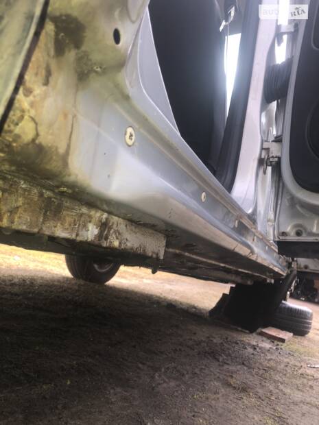 Сліди корозії, під пластиковим молдингом. ДМР(25.03.25)