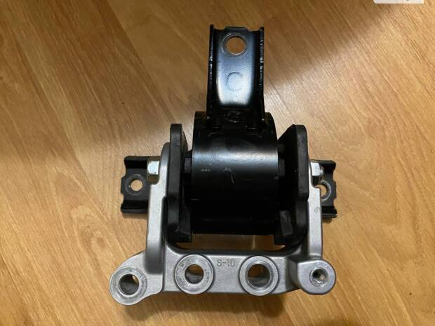 Подушка двигуна для Лансер Х передня права нова