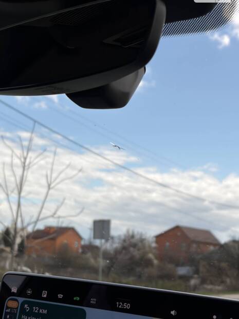 Впіймала скол на лобовому… Міняти?