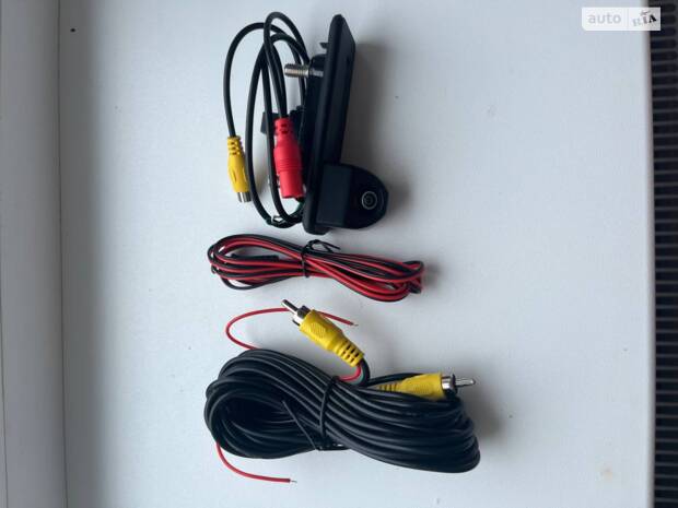 Мігнітола RCD 330, камера заднього огляду та відео реєстратор 70mai в Skoda Fabia Mk2 1.4