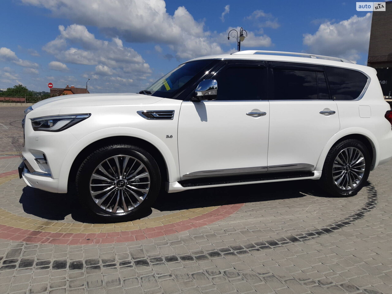 Infiniti QX80 2020