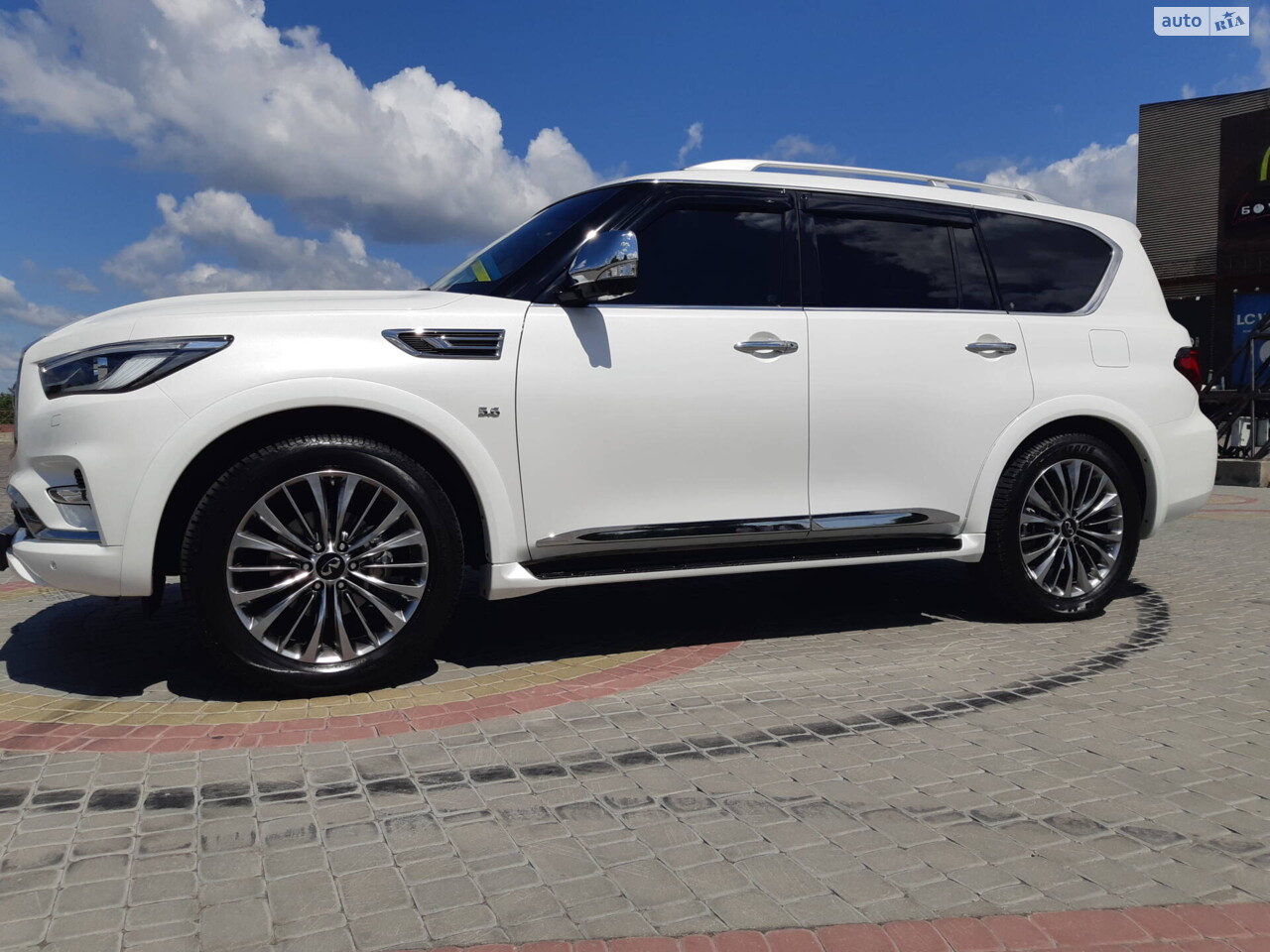 Infiniti QX80 2020