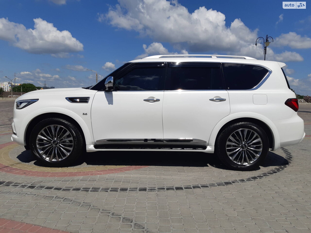 Infiniti QX80 2020