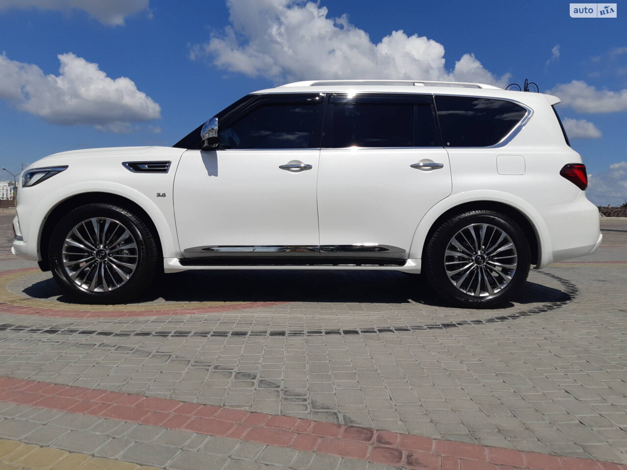 Infiniti QX80 2020