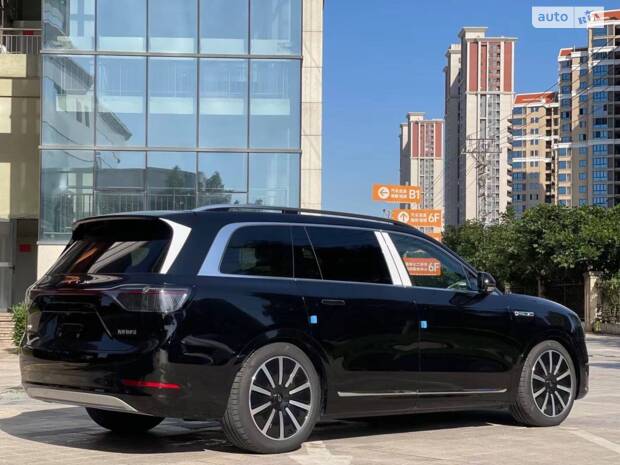 Китайські електричні машини---WenjieM9