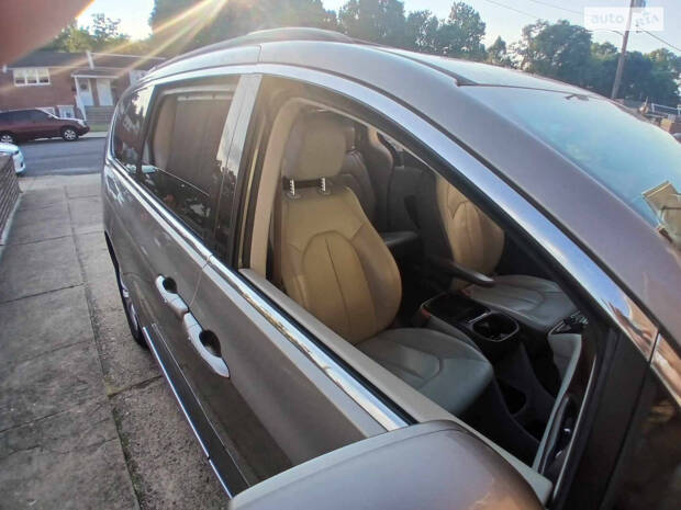 Chrysler Pacifica 2017