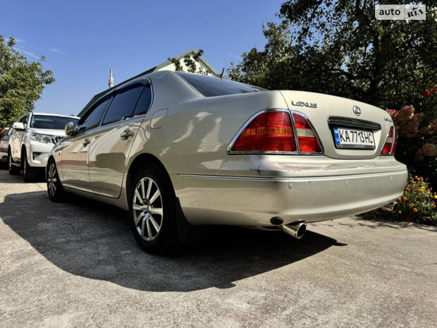 Lexus LS 2002