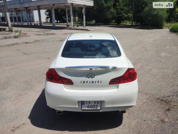 Infiniti G25 2011